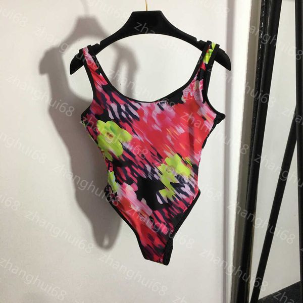 23ss womens bikini swimwear designer bathing suit red and green flower alphabet print suspender one-piece swimsuit with chest pad women clot, White;black
23ss womens bikini swimwear designer bathing suit red and green flower alphabet print suspender one-piece swimsuit with chest pad women clot, White;black