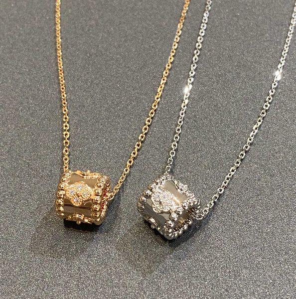 2023 v gold material luxury quality charm round shape pendant necklaces in two colors plated have stamp box ps5000, Silver
2023 v gold material luxury quality charm round shape pendant necklaces in two colors plated have stamp box ps5000, Silver