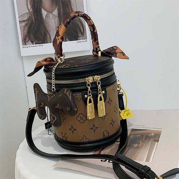 19% off 2023 handbag online red scarf cylinder new fashion simple texture women's handbag versatile one shoulder crossbody bag
19% off 2023 handbag online red scarf cylinder new fashion simple texture women's handbag versatile one shoulder crossbody bag
