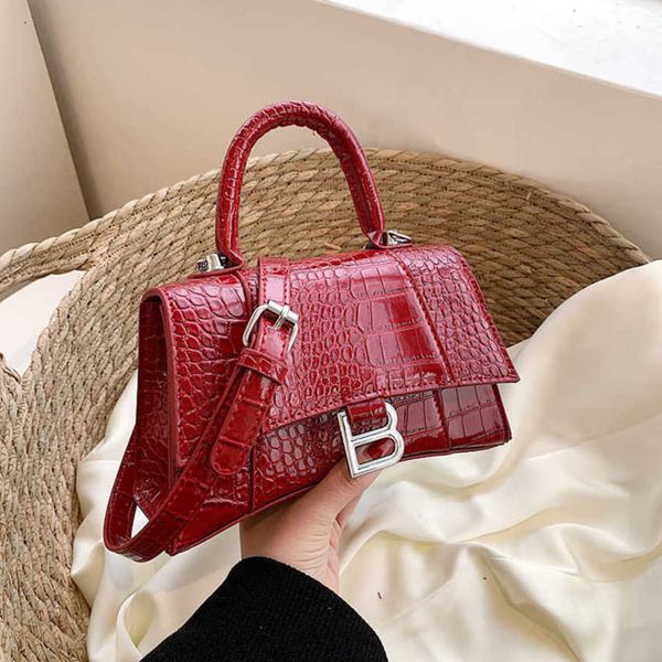 27% off 2023 fashion silver standard hourglass shoulder crocodile pattern hand women's crossbody bag high-end
27% off 2023 fashion silver standard hourglass shoulder crocodile pattern hand women's crossbody bag high-end