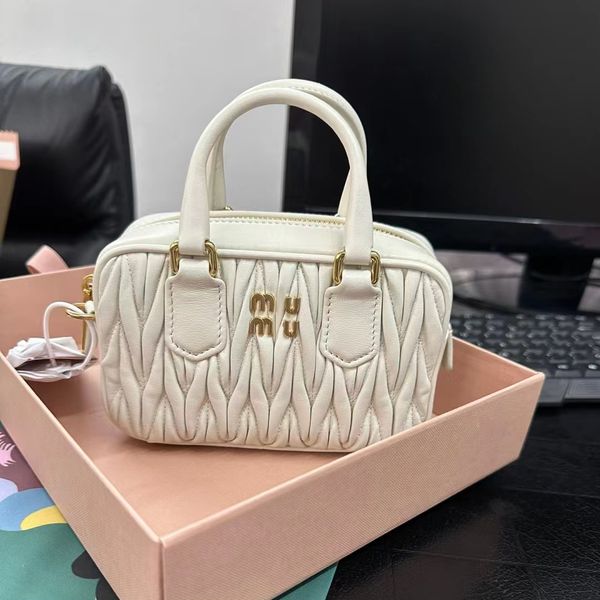 7a quality miui matelasse camera clutch bags gym miu luxurys designer tote bag womens mens handbags hobo cosmetic bag case handle crossbody
7a quality miui matelasse camera clutch bags gym miu luxurys designer tote bag womens mens handbags hobo cosmetic bag case handle crossbody