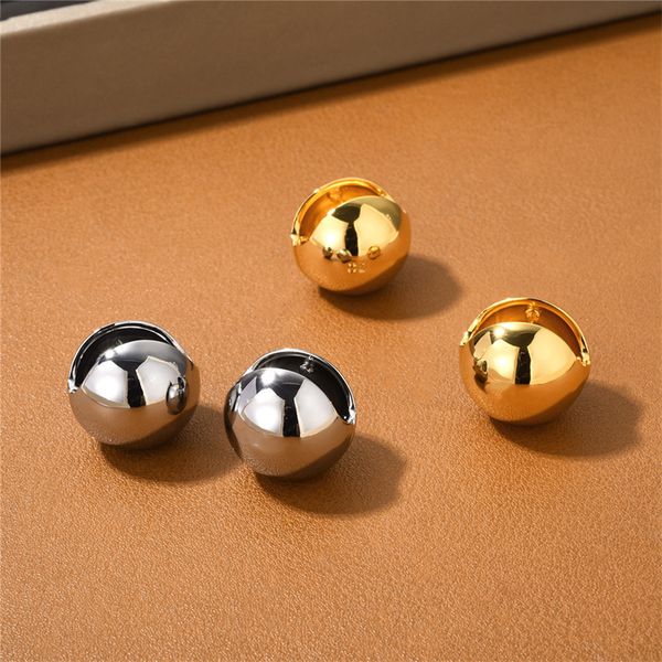 european and american metal brass gold-plated round ball earrings simple/fashionable charm jewelry, Golden;silver
european and american metal brass gold-plated round ball earrings simple/fashionable charm jewelry, Golden;silver