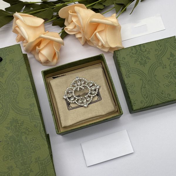 2023 designer jewelry Brand Designer Pins Brooches Rhinestone Brooch Unisex Jewelry Luxury goods
2023 designer jewelry Brand Designer Pins Brooches Rhinestone Brooch Unisex Jewelry Luxury goods