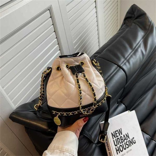15% off 2023 fashion handbag fashionable xiaoxiang fengshui bucket women's new popular lingge contrast color chain crossbody single sho
15% off 2023 fashion handbag fashionable xiaoxiang fengshui bucket women's new popular lingge contrast color chain crossbody single sho