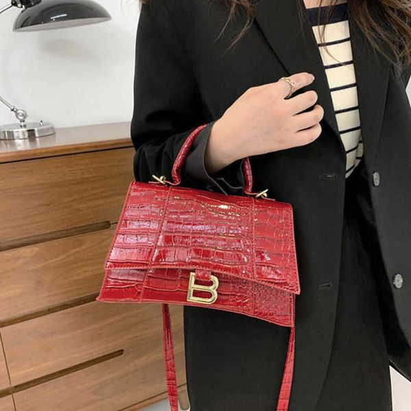27% off 2023 handbag textured hourglass crocodile pattern handbag new fashion shiny leather casual shoulder letter crossbody women's ba
27% off 2023 handbag textured hourglass crocodile pattern handbag new fashion shiny leather casual shoulder letter crossbody women's ba