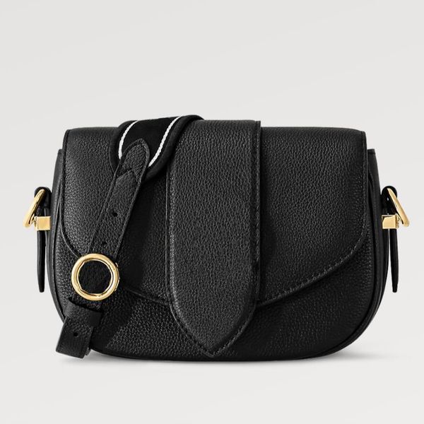 fashion crossbody bag outdoor women's bag solid metal logo leather design saddle shoulder bag
fashion crossbody bag outdoor women's bag solid metal logo leather design saddle shoulder bag