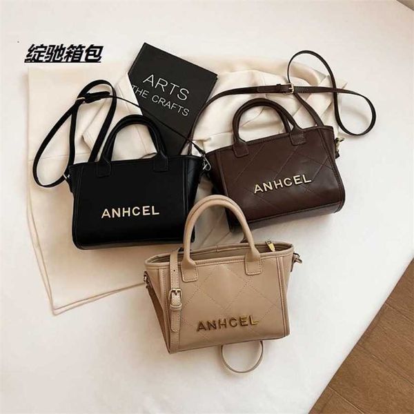15% off 2023 fashion handbag xinchi new women's lingge embroidered thread diagonal straddle classic letter single shoulder bag small st
15% off 2023 fashion handbag xinchi new women's lingge embroidered thread diagonal straddle classic letter single shoulder bag small st