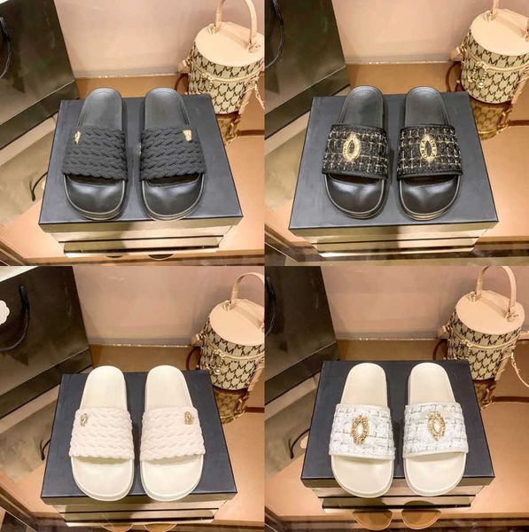2023 women mules famous sandals pearls sliders stuffies plaid tweed woven black white flat slippers ladies beach rubber c buckle flip flops
2023 women mules famous sandals pearls sliders stuffies plaid tweed woven black white flat slippers ladies beach rubber c buckle flip flops