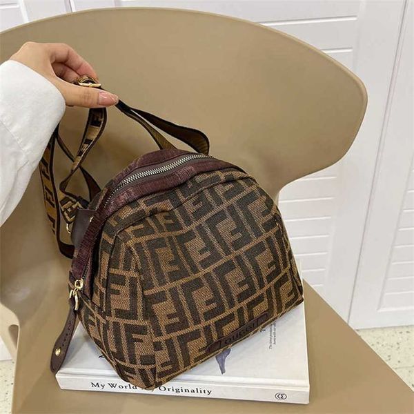 13% off 2023 fashion hand women's new fashionable shoulder versatile net red messenger large capacity bag women
13% off 2023 fashion hand women's new fashionable shoulder versatile net red messenger large capacity bag women
