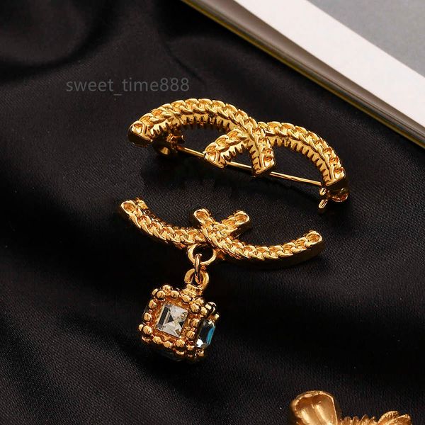 luxury design jewelry pearl brooch women love diamond alphabet inlaid pin brooch fashion couple clothes accessories gift 18k gold plated 925, Gray
luxury design jewelry pearl brooch women love diamond alphabet inlaid pin brooch fashion couple clothes accessories gift 18k gold plated 925, Gray