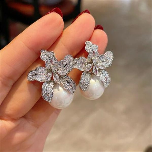 gorgeous flower imitation pearl earrings women luxury inlaid sparkling cz stone fashion wedding jewelry gc2117, Golden
gorgeous flower imitation pearl earrings women luxury inlaid sparkling cz stone fashion wedding jewelry gc2117, Golden