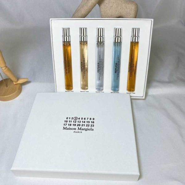 latest new spray men women perfume set tree 10ml 7ml fragrances eau de parfum long lasting time good smell cologne fast shipwj91
latest new spray men women perfume set tree 10ml 7ml fragrances eau de parfum long lasting time good smell cologne fast shipwj91