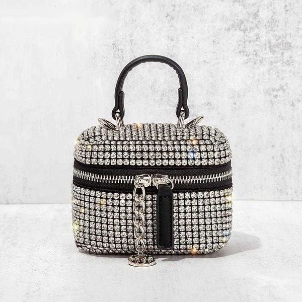 shoulder bags mini gold rhinestone box handbag 2023 new luxury fashion cute chain lipstick shiny diamonds crossbody bag 230426
shoulder bags mini gold rhinestone box handbag 2023 new luxury fashion cute chain lipstick shiny diamonds crossbody bag 230426