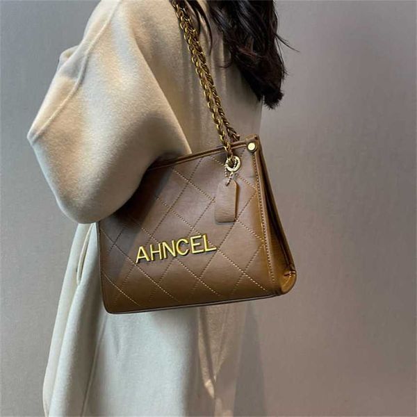 32% 2023 hand this year's popular letter for women in autumn and winter new women's versatile chain crossbody fashion bucket bag
32% 2023 hand this year's popular letter for women in autumn and winter new women's versatile chain crossbody fashion bucket bag