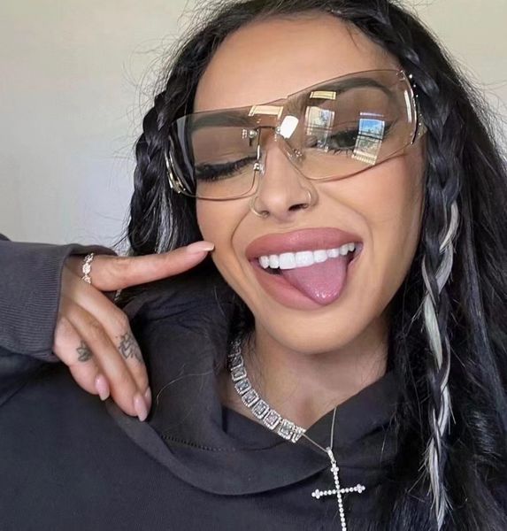 cool light tinted lens one-piece sunglasses for women luxury modern gradual change lenses exaggerated sunglasses, White;black
cool light tinted lens one-piece sunglasses for women luxury modern gradual change lenses exaggerated sunglasses, White;black