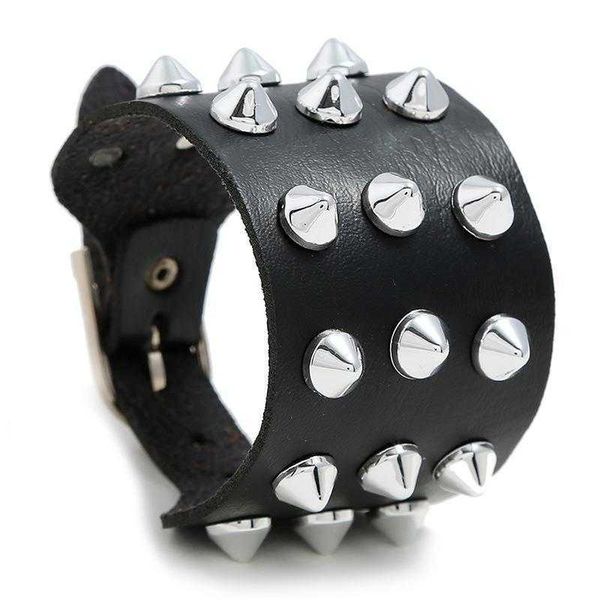 exaggerated mens imitation cowhide bracelet punk non mainstream three row sharp cone rivet jewelry, Golden;silver
exaggerated mens imitation cowhide bracelet punk non mainstream three row sharp cone rivet jewelry, Golden;silver