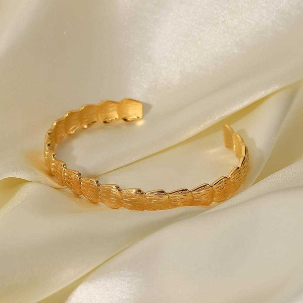 womens titanium steel bracelet stainless gold plated open fashion jewelry shell shaped for women, Golden;silver
womens titanium steel bracelet stainless gold plated open fashion jewelry shell shaped for women, Golden;silver