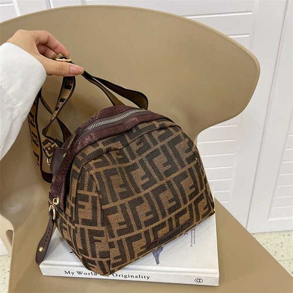 17% off 2023 fashion hand women's new fashionable shoulder versatile net red messenger large capacity bag women
17% off 2023 fashion hand women's new fashionable shoulder versatile net red messenger large capacity bag women
