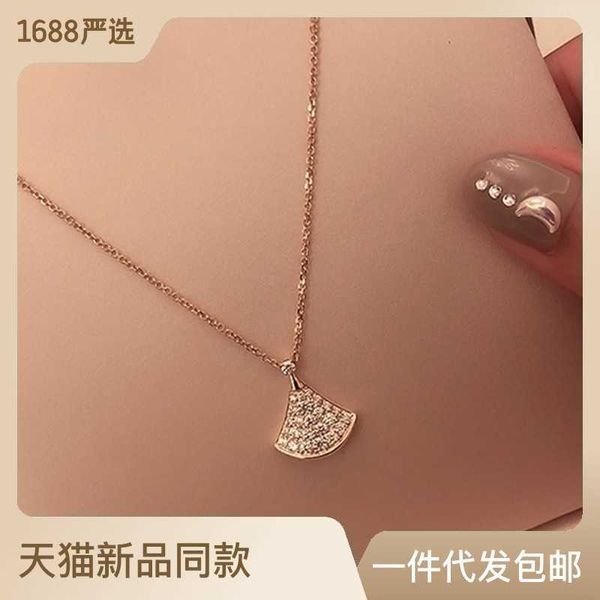 small skirt fan shaped imitation silver necklace women's clavicle chain full diamond rose gold 2021 new luxury niche gift
small skirt fan shaped imitation silver necklace women's clavicle chain full diamond rose gold 2021 new luxury niche gift