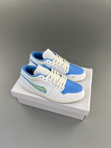 new jumpman 1s low basketball shoes born to fly flaming white university blue man woman designer shoes sports sneakers ship with box
new jumpman 1s low basketball shoes born to fly flaming white university blue man woman designer shoes sports sneakers ship with box