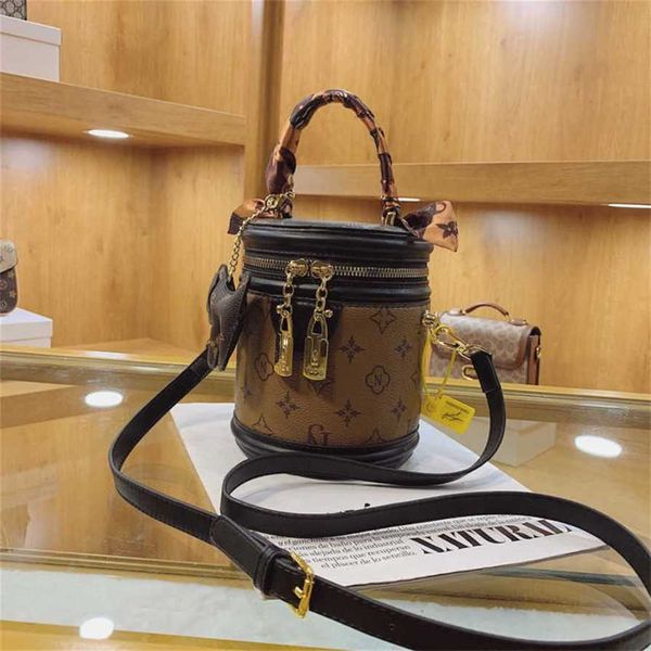 17% off 2023 handbag silk scarf cylinder new fashion simple texture women's handbag versatile one shoulder crossbody bag
17% off 2023 handbag silk scarf cylinder new fashion simple texture women's handbag versatile one shoulder crossbody bag