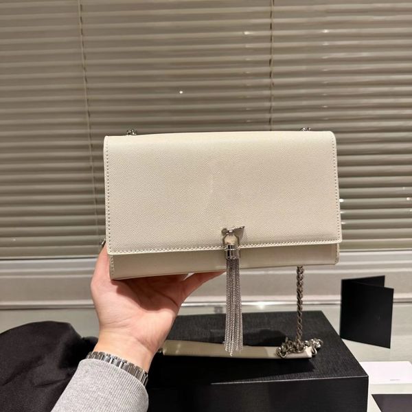 trendy fashion tassel bag fashion designer bag oversized capacity commuter ladies must-have chain bag
trendy fashion tassel bag fashion designer bag oversized capacity commuter ladies must-have chain bag