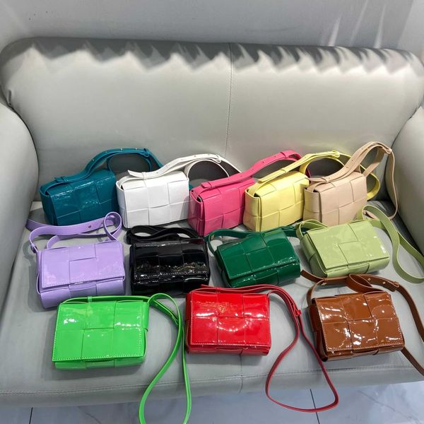 early spring new woven small bag women's oil lacquer leather woven magic cube bag single shoulder messenger pillow bag 230511
early spring new woven small bag women's oil lacquer leather woven magic cube bag single shoulder messenger pillow bag 230511