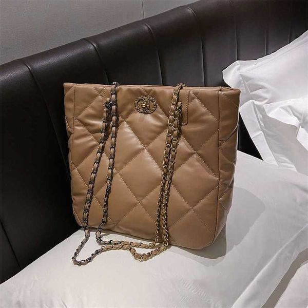 32% 2023 handbag autumn/winter fashion trend one shoulder backed women's baotou girl
32% 2023 handbag autumn/winter fashion trend one shoulder backed women's baotou girl