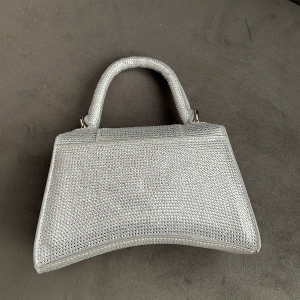 hourglass designer bags luxury inlaid rhinestone diamond tote bags women's glisten mens clutch crossbody shoulder strap genuine leather
hourglass designer bags luxury inlaid rhinestone diamond tote bags women's glisten mens clutch crossbody shoulder strap genuine leather
