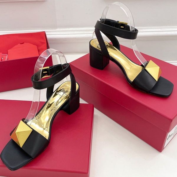 new women luxury sandals 100% real leather classics big gold rivets peep toe sandal thick heeled brown green black rose solid high heels wed
new women luxury sandals 100% real leather classics big gold rivets peep toe sandal thick heeled brown green black rose solid high heels wed