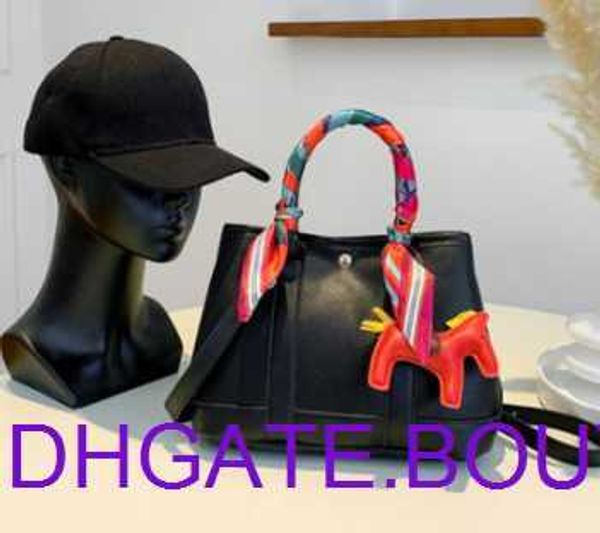 original edition designer hremm party garden bags online store womens bag new fashion scarves candy color single shoulder messenger tote tex
original edition designer hremm party garden bags online store womens bag new fashion scarves candy color single shoulder messenger tote tex