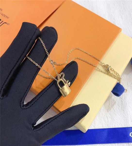 fashion jewelry necklace luxury designer women pendant necklaces flowers pattern optional with box 341438, Silver
fashion jewelry necklace luxury designer women pendant necklaces flowers pattern optional with box 341438, Silver