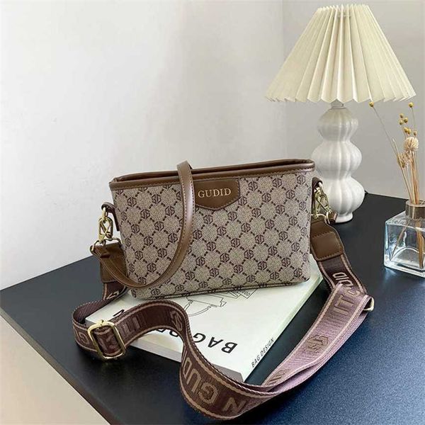 30% off 2023 fashion hand advanced feeling square new fashionable and foreign style shoulder net red underarm casual crossbody small bag
30% off 2023 fashion hand advanced feeling square new fashionable and foreign style shoulder net red underarm casual crossbody small bag