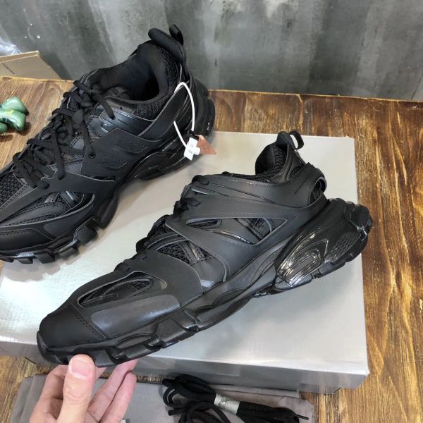 with box balencigas balencaigasity shoes track 3 3.0 sneakers designer triple men women casual shoes white black sneaker tess.s. gomma l tsg
with box balencigas balencaigasity shoes track 3 3.0 sneakers designer triple men women casual shoes white black sneaker tess.s. gomma l tsg