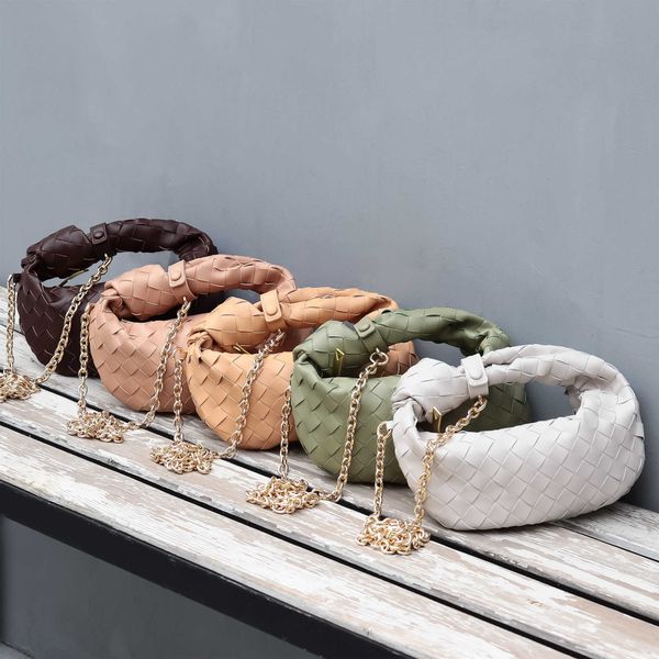 2023 new woven chain crossbody bag solid simple small handbag high grade versatile leather bag 230511
2023 new woven chain crossbody bag solid simple small handbag high grade versatile leather bag 230511