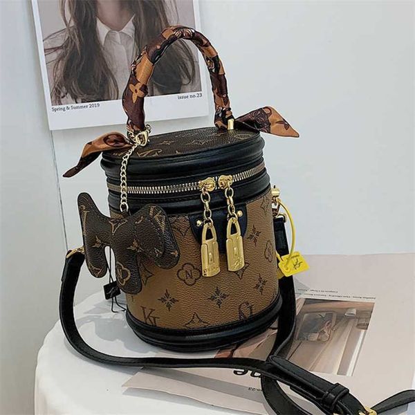 32% off 2023 handbag online red scarf cylinder new fashion simple texture women's handbag versatile one shoulder crossbody bag
32% off 2023 handbag online red scarf cylinder new fashion simple texture women's handbag versatile one shoulder crossbody bag