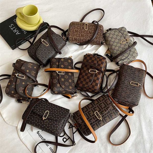 15% off 2023 handbag new fashion small crowdsourcing spring and summer baobao women's crossbody pvc middle aged mom's one shoulder
15% off 2023 handbag new fashion small crowdsourcing spring and summer baobao women's crossbody pvc middle aged mom's one shoulder