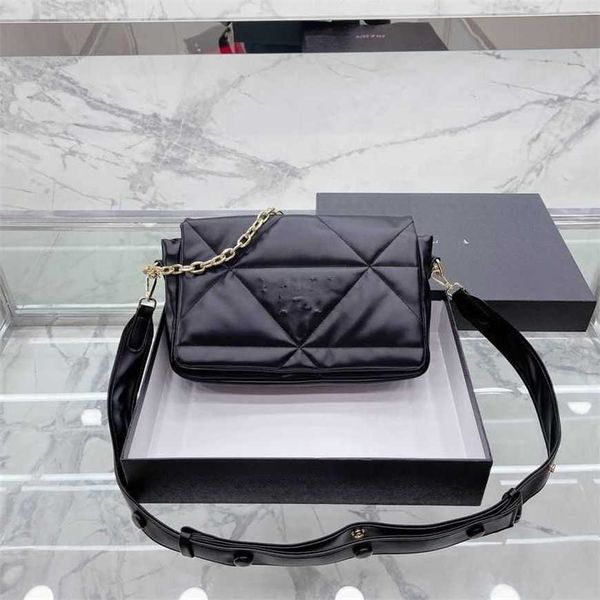 23% 2023 fashion handbag p married casual simple and fashionable big ling grid flip women's chain one shoulder large capacity crossbody
23% 2023 fashion handbag p married casual simple and fashionable big ling grid flip women's chain one shoulder large capacity crossbody