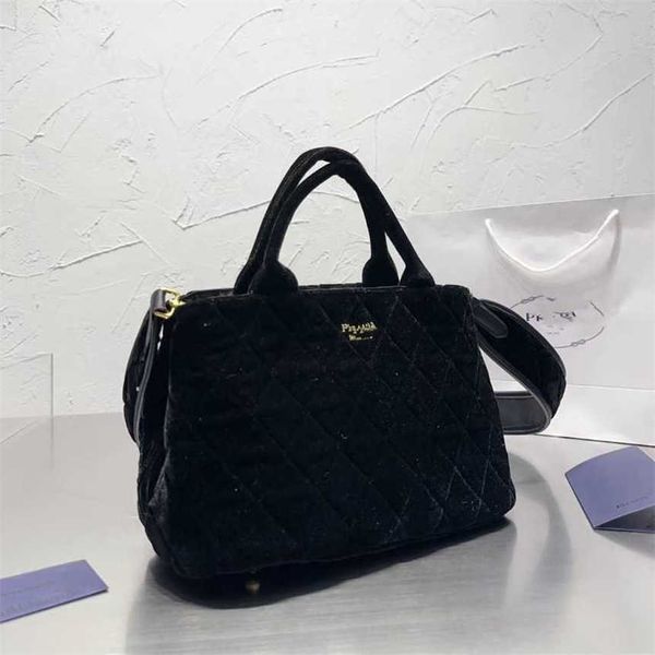 32% 2023 handbag p family large capacity new black velvet women's fashion commuter shoulder popular tote bag
32% 2023 handbag p family large capacity new black velvet women's fashion commuter shoulder popular tote bag