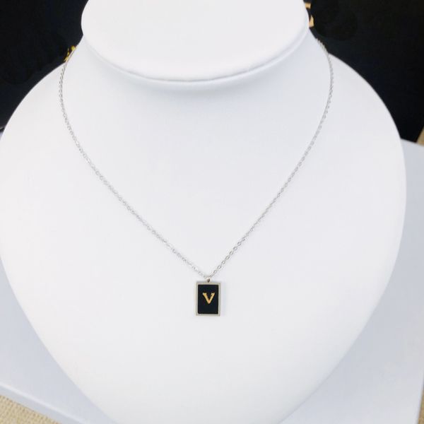 designer square letter pendant necklaces new women leather chain necklace 2023 designer sier necklace love choker high sense love, Golden;silver
designer square letter pendant necklaces new women leather chain necklace 2023 designer sier necklace love choker high sense love, Golden;silver