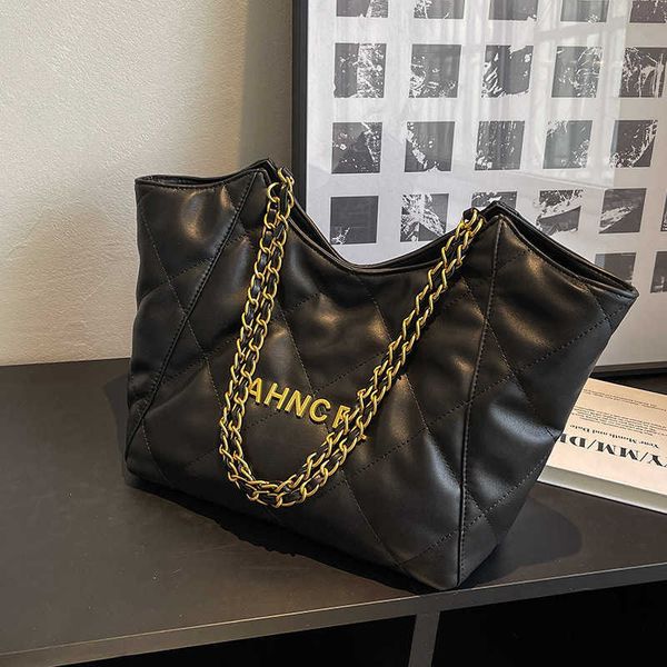 2023 handbag autumn and winter high capacity new women's fashion commuter shoulder casual versatile western tote bag
2023 handbag autumn and winter high capacity new women's fashion commuter shoulder casual versatile western tote bag
