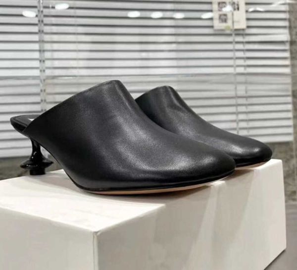 new 23ss baotou versatile slippers comfortable evening shoes luxury women's bottleneck designer sandals, Black
new 23ss baotou versatile slippers comfortable evening shoes luxury women's bottleneck designer sandals, Black