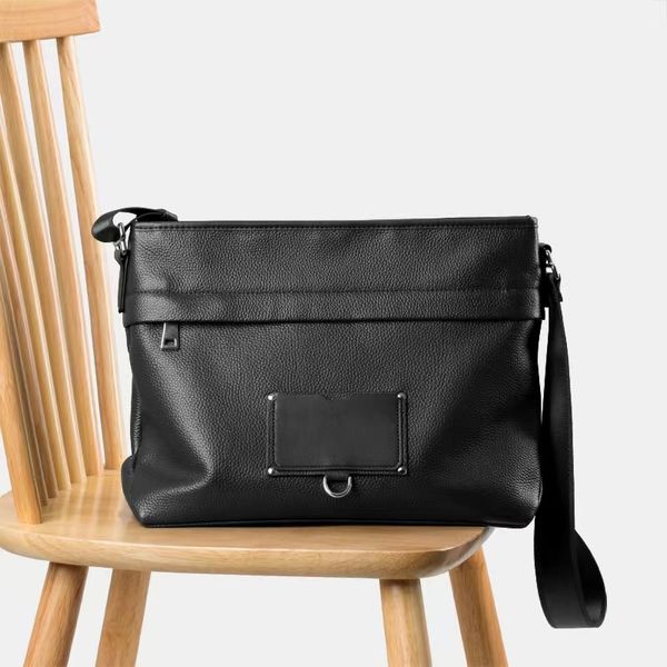 men designer bag voyager messenger pm shoulder bag luxury cross body bag man black briefcases handbag m40511 purse pouch monograms backpack
men designer bag voyager messenger pm shoulder bag luxury cross body bag man black briefcases handbag m40511 purse pouch monograms backpack