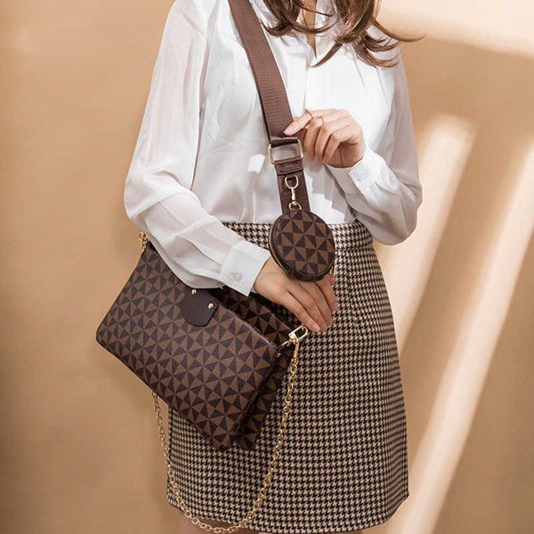 2022 new trend large plaid designer shoulder crossbody bag purses 3 in 1 leather for women side ladies luxury brand handbags 230511
2022 new trend large plaid designer shoulder crossbody bag purses 3 in 1 leather for women side ladies luxury brand handbags 230511