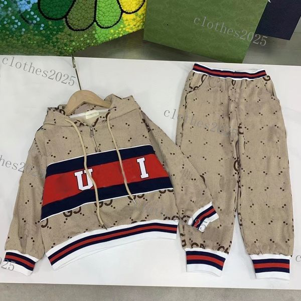 2023 designers kids clothing sets letter print boys girls jacket coat trousers tracksuits long sleeve outdoor children hoodie suit baby boy, White
2023 designers kids clothing sets letter print boys girls jacket coat trousers tracksuits long sleeve outdoor children hoodie suit baby boy, White