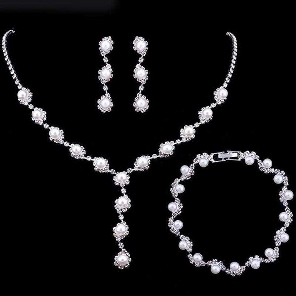 shiny rhinestone pearl bridal accessories necklace bracelet earrings set, Golden;silver
shiny rhinestone pearl bridal accessories necklace bracelet earrings set, Golden;silver