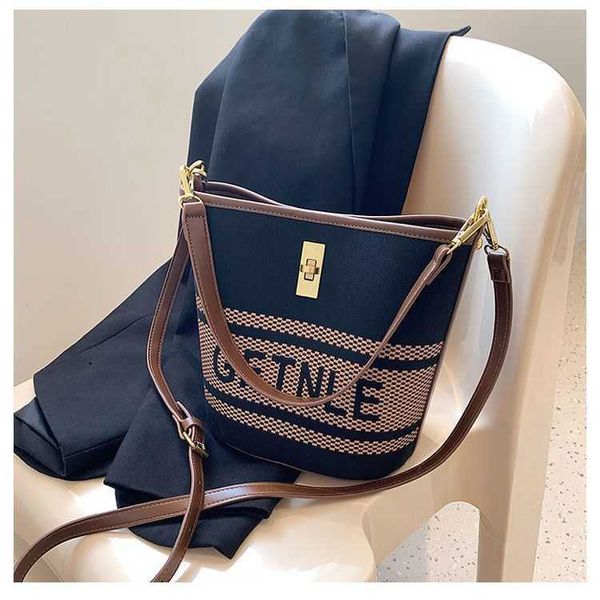 2023 fashion hand this year's popular for women with large capacity summer women's canvas one shoulder crossbody bucket bag
2023 fashion hand this year's popular for women with large capacity summer women's canvas one shoulder crossbody bucket bag