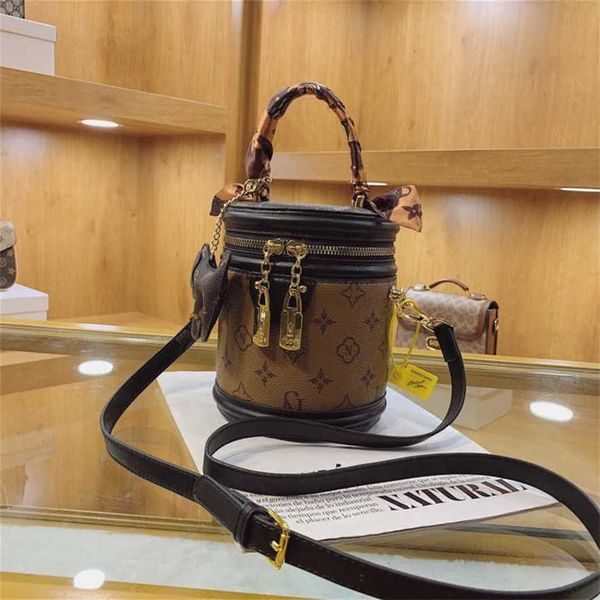13% off 2023 handbag silk scarf cylinder new fashion simple texture women's handbag versatile one shoulder crossbody bag
13% off 2023 handbag silk scarf cylinder new fashion simple texture women's handbag versatile one shoulder crossbody bag