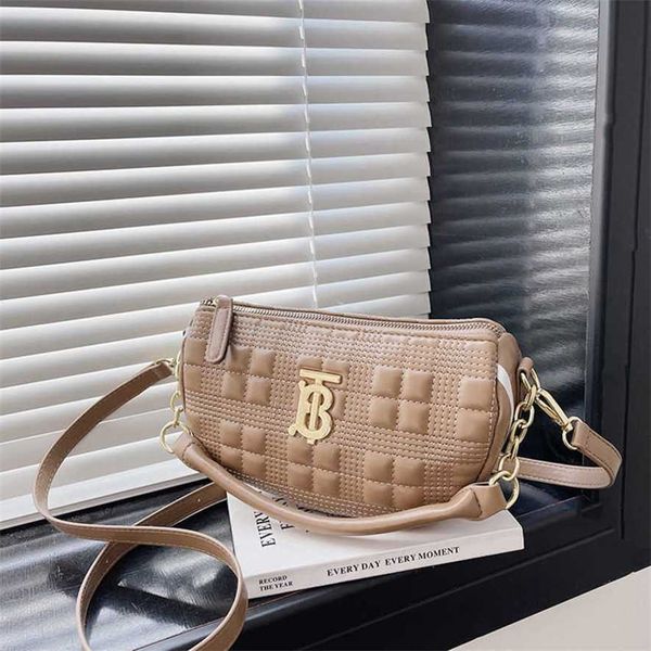13% off 2023 handbag women's new ins korean version versatile one shoulder fashion texture small square cross body embroidered thread b
13% off 2023 handbag women's new ins korean version versatile one shoulder fashion texture small square cross body embroidered thread b