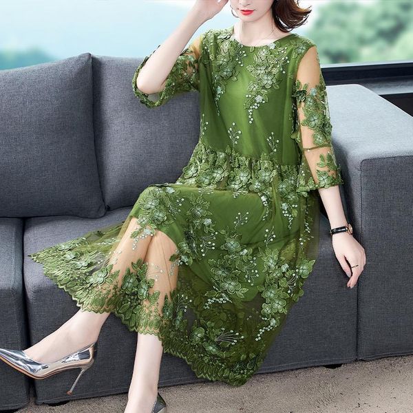 casual dresses large size mesh embroidery flower dress female summer high-end temperament ladies loose light luxury runway robes y1568 23051, Black;gray
casual dresses large size mesh embroidery flower dress female summer high-end temperament ladies loose light luxury runway robes y1568 23051, Black;gray